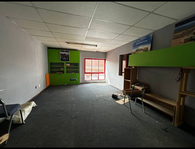 306M² WAREHOUSE TO LET IN KEW